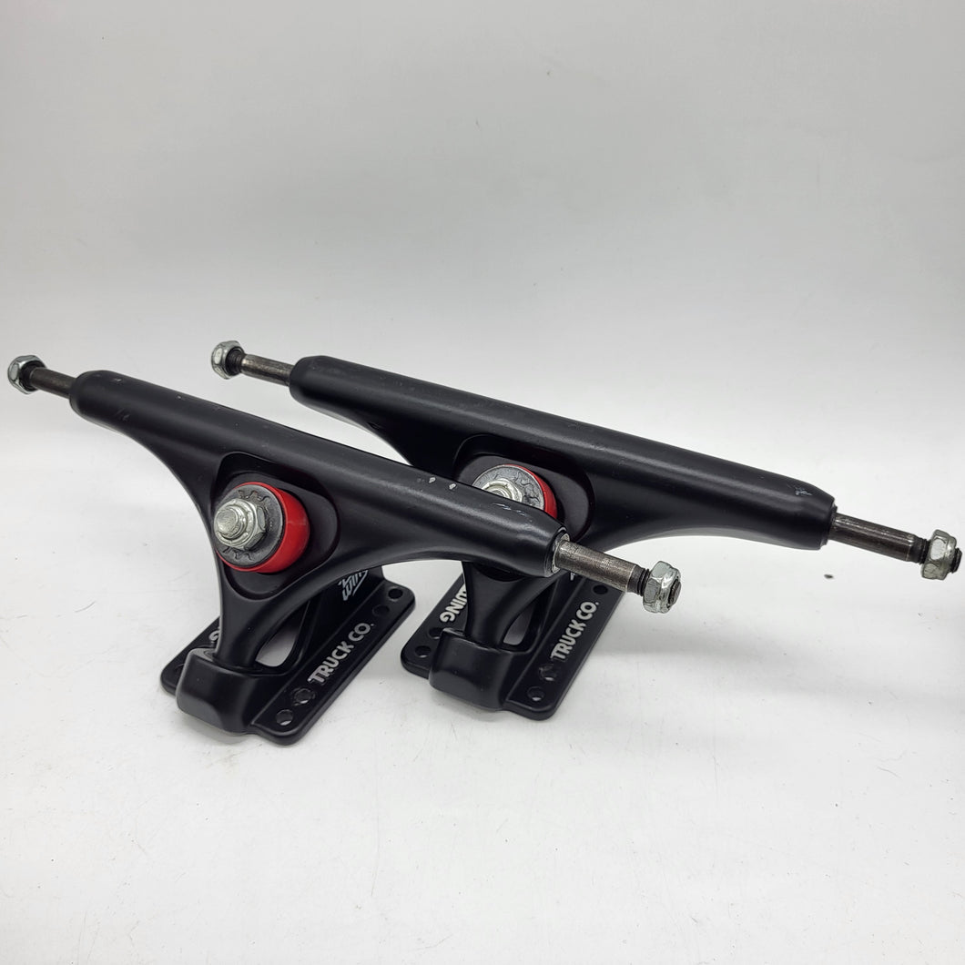 Gullwing Trucks - Reverse Black 9.75”